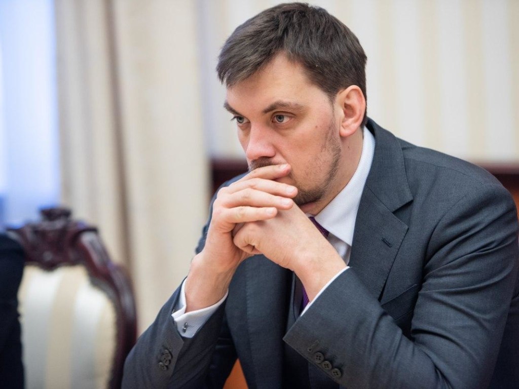Гончарук отправил заявление Зеленскому: И премьер не уволен, и зарплаты чиновников не обсудили