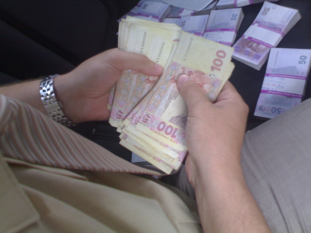 Чиновника из горсовета Харькова уличили в растрате двух миллионов гривен
