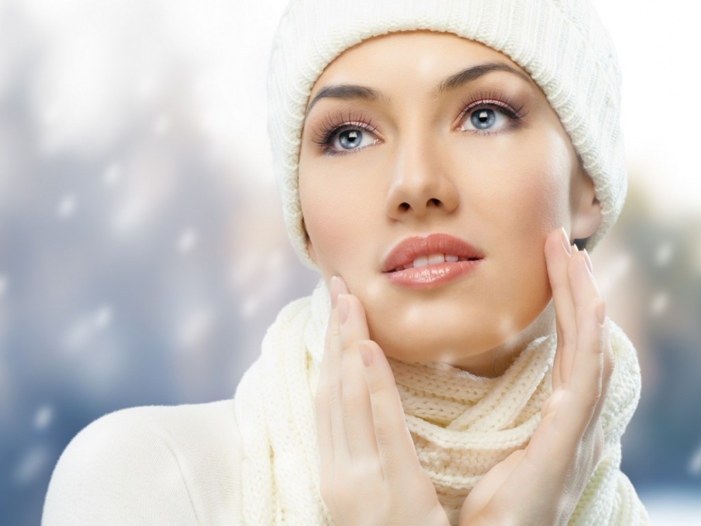 «Зимний уход за кожей лица»: увлажняющей косметикой в холода пользуйтесь осторожно