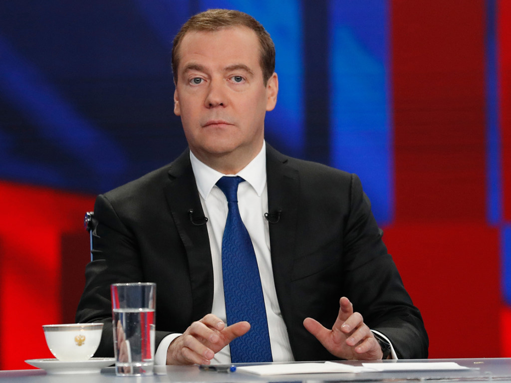 Медведев прокомментировал отставку правительства РФ