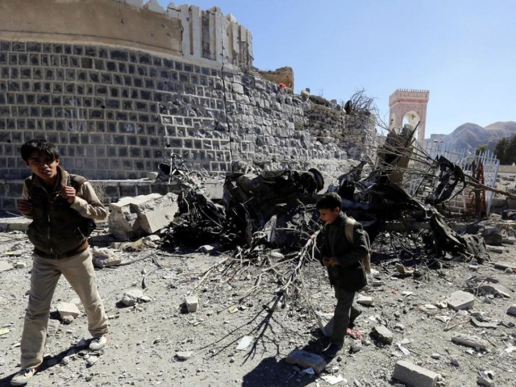 60 человек погибли в результате обстрела военной базы в Йемене