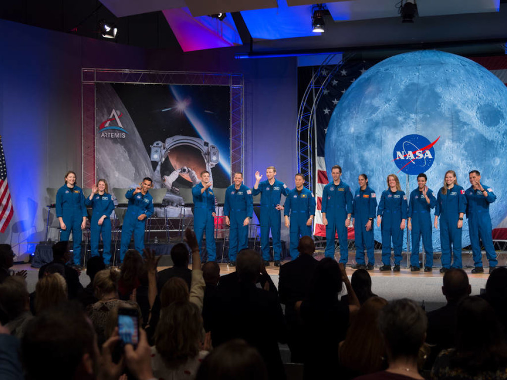 В США прошел выпуск астронавтов для освоения Луны и Марса (ФОТО)