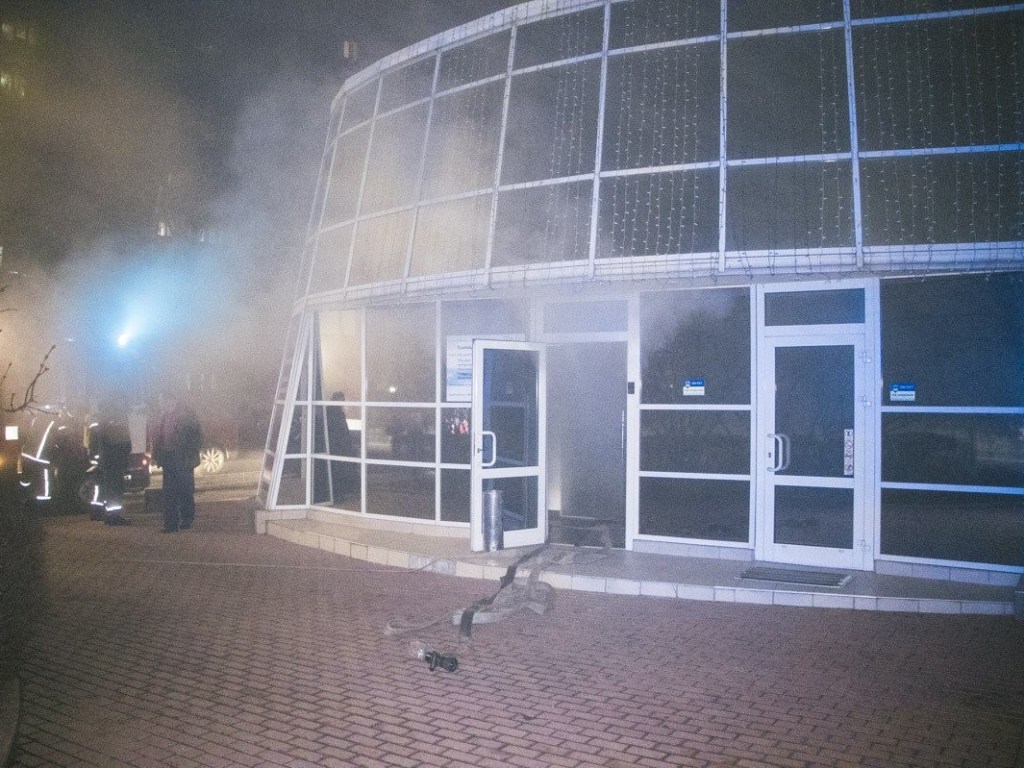 Горел подвал: В Киеве произошел пожар в клинике красоты &#8212; ГСЧС