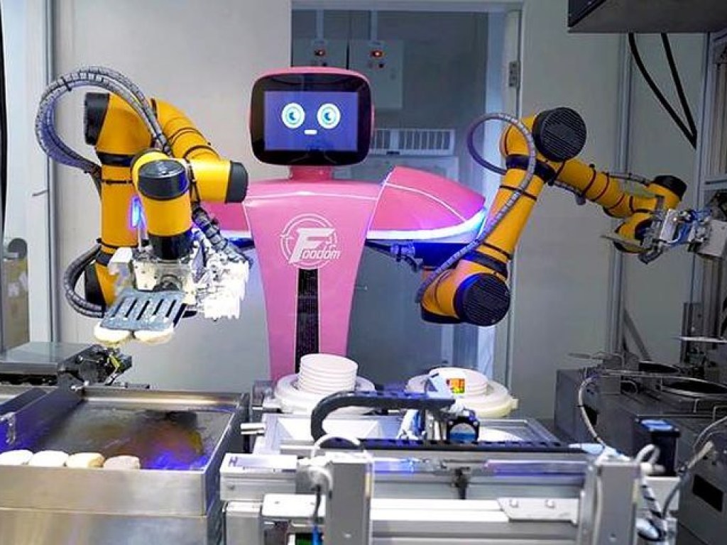 В китайском Гуанчжоу открылся первый в стране ресторан с роботами (ФОТО)