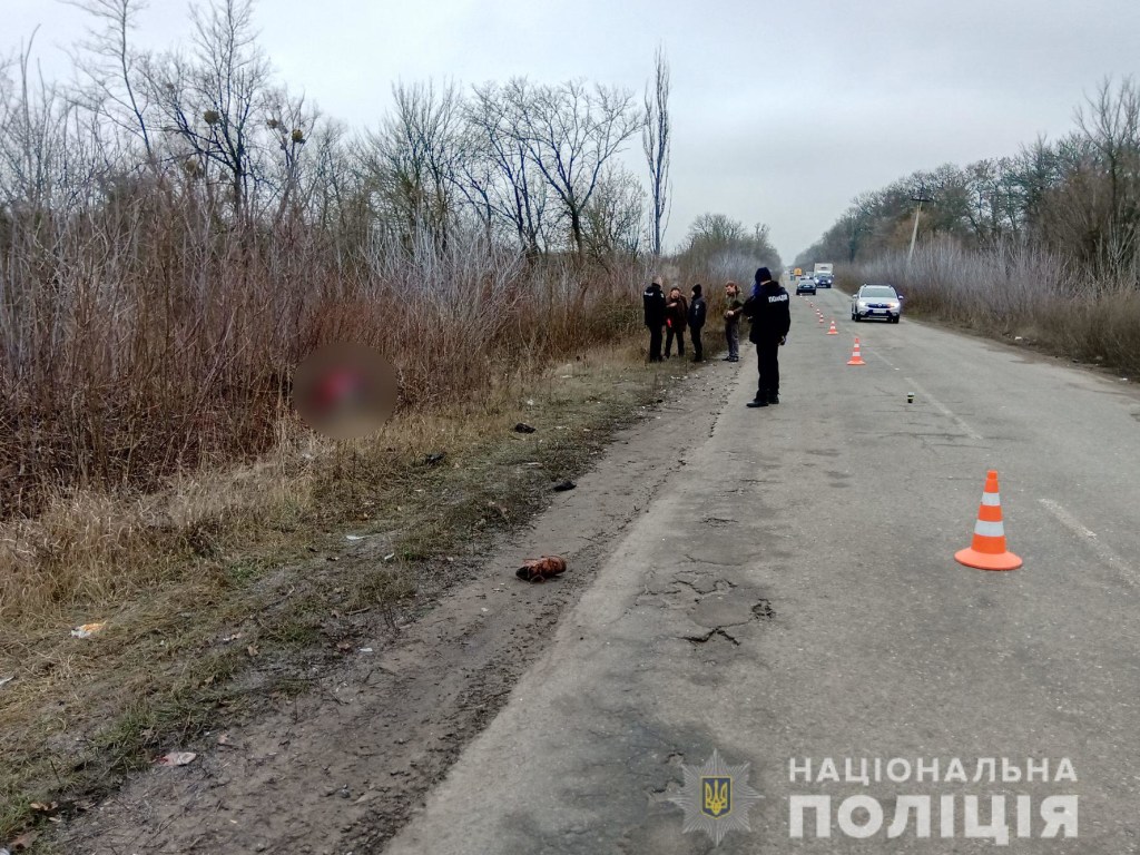 В Харьковской области водитель сбил насмерть двух мужчин и сбежал с места ДТП (ФОТО)