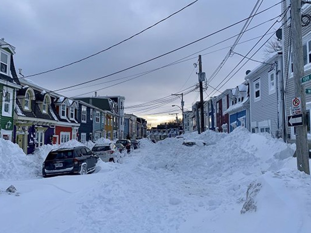 Украли зиму у всей планеты: На Канаду обрушился рекордный за 20 лет снегопад (ФОТО)