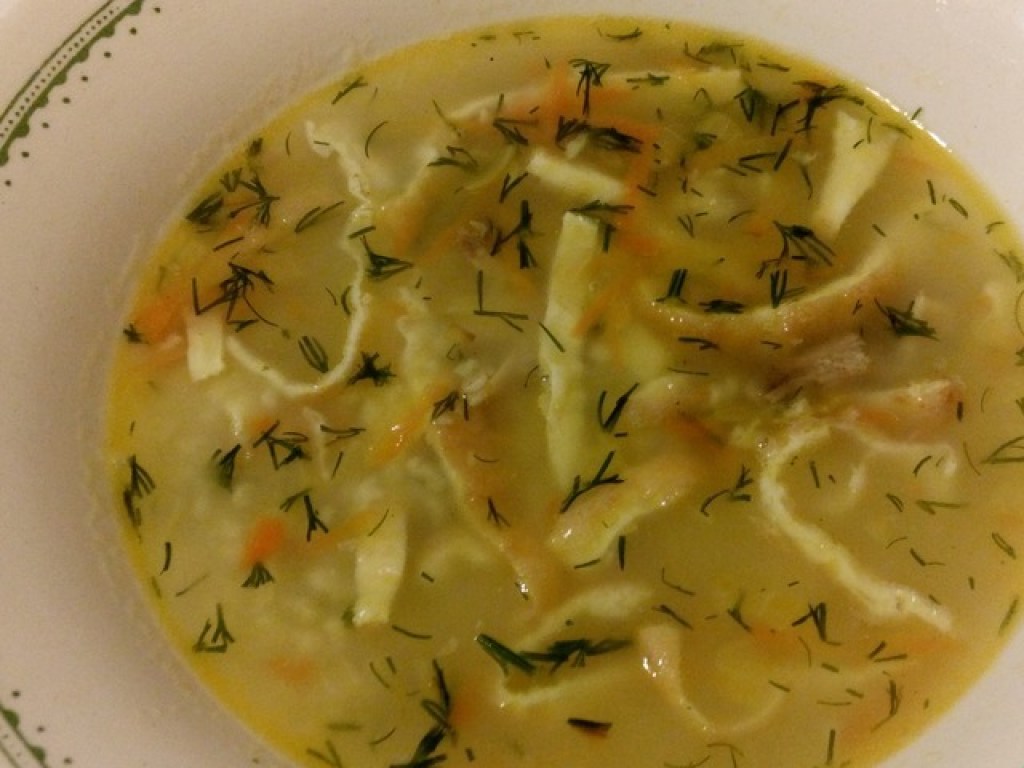 Рецепт дня:  Вкусный суп из пшена с омлетом 