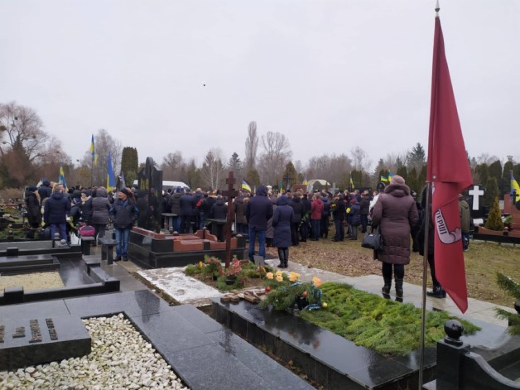 Пилотов сбитого в Иране самолета МАУ похоронили на Берковецком кладбище (ФОТО)