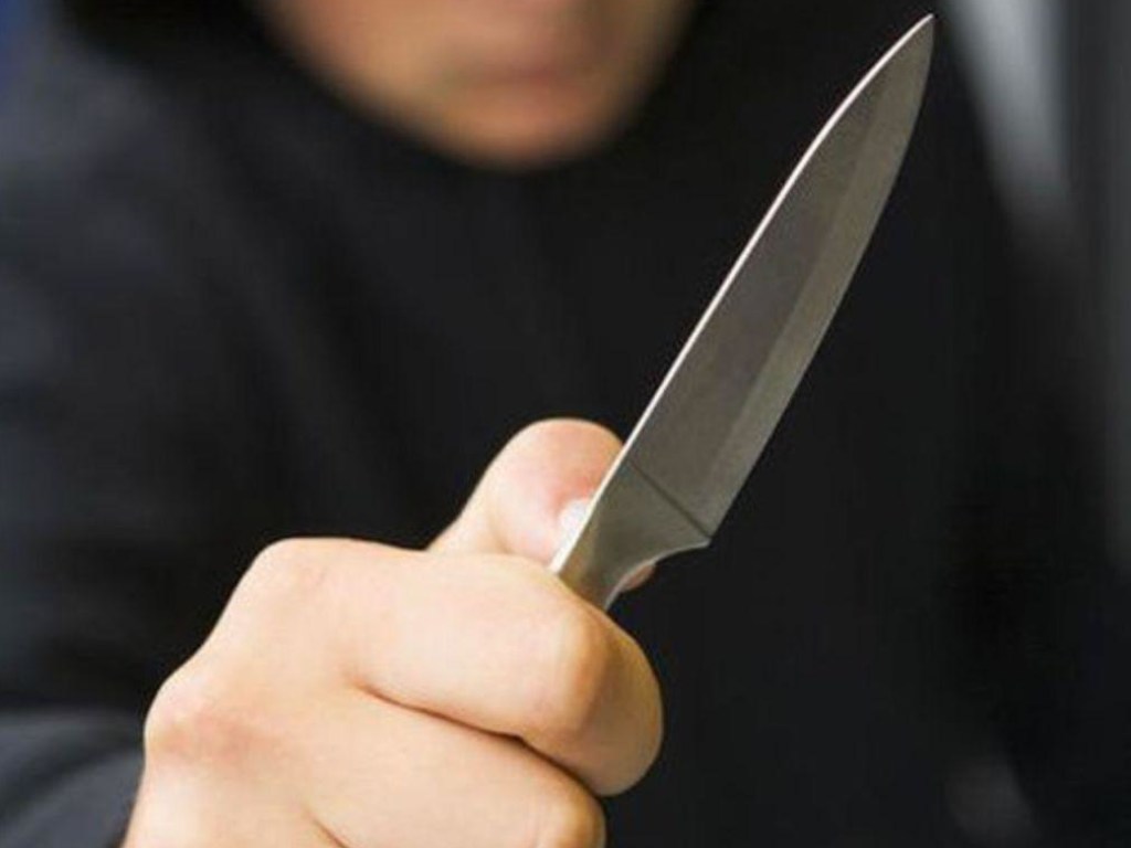 В Харьковской области 41-летний мужчина ранил родственника ножом