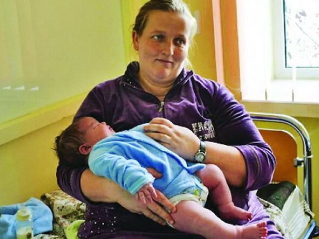 В Тернополе женщина родила малыша-богатыря весом почти в семь килограммов (ФОТО)