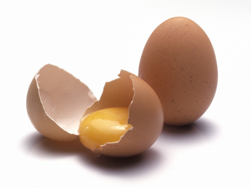 Специалисты назвали 10 фактов о сырых яйцах, которые должен знать каждый