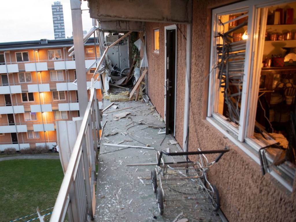 В столице Швеции произошла серия взрывов в многоквартирных домах (ФОТО)