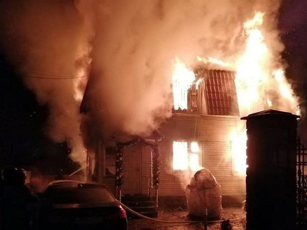 В России сгорел дом: погибли 10 трудовых мигрантов