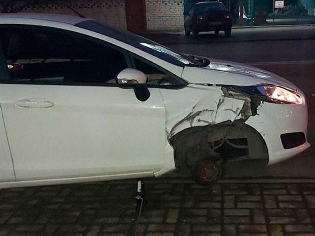«Пытался скрыться с места ДТП»: в Черкассах пьяный водитель врезался в столб (ФОТО)