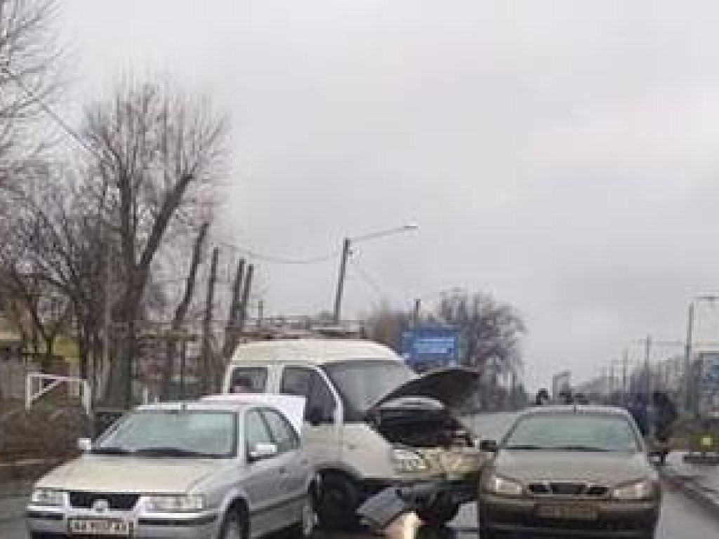 На перекрестке в Харькове столкнулись BMW и «Газель» (ФОТО)