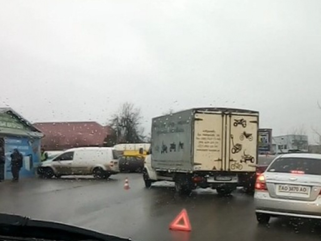 В Мукачево грузовик протаранил «ВАЗ» (ФОТО, ВИДЕО)