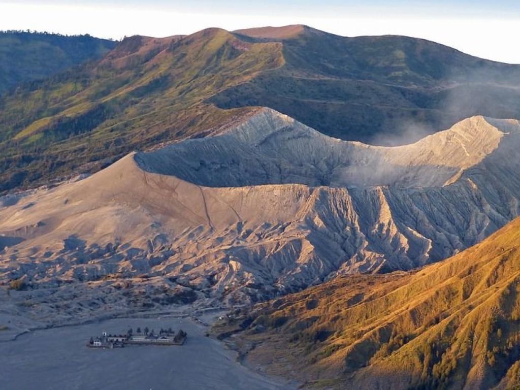 В США обнаружили огромный кратер неизвестного происхождения (ФОТО)