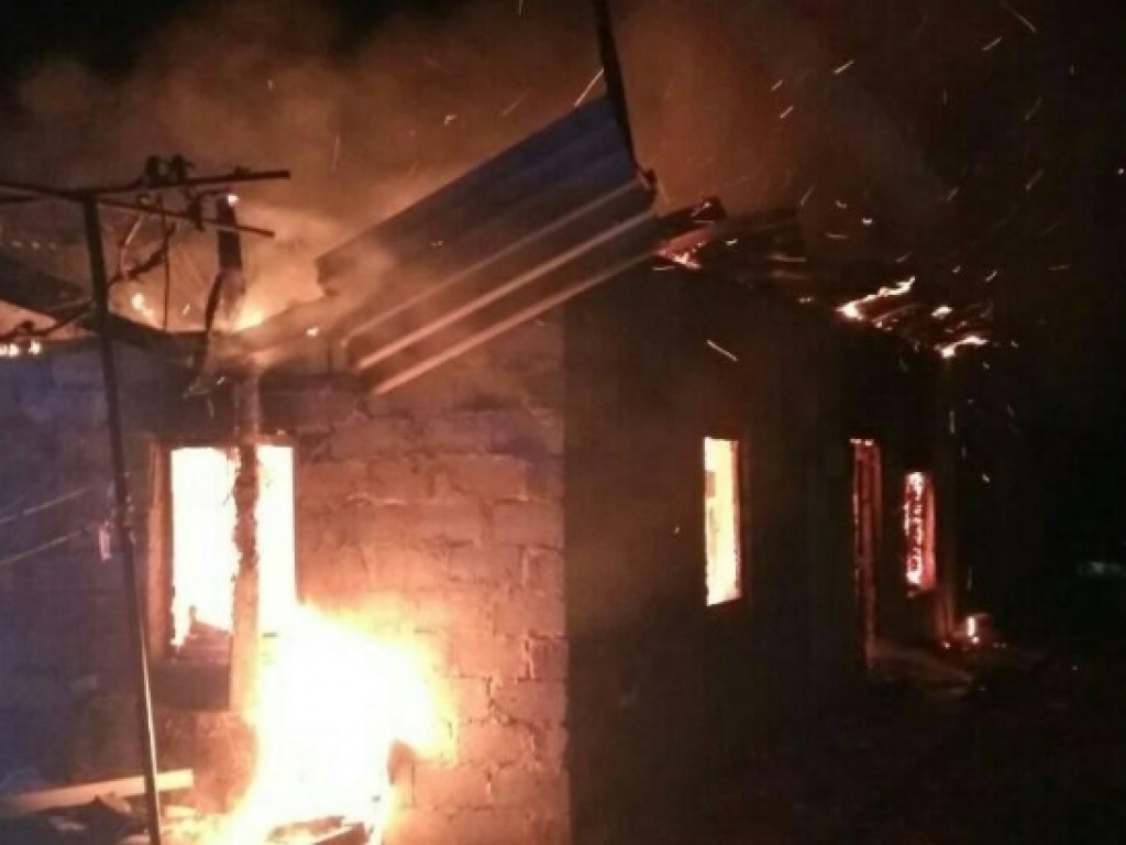 На Закарпатье дотла сгорел жилой дом (ФОТО)