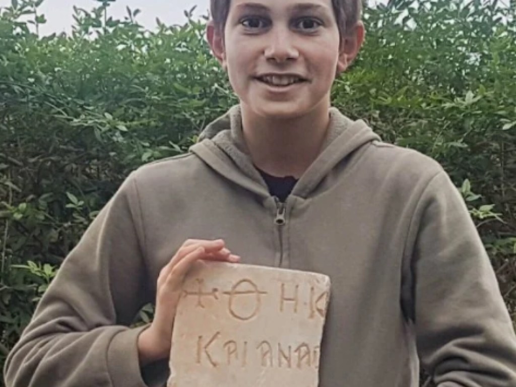 В Израиле школьник нашел византийское надгробие (ФОТО)