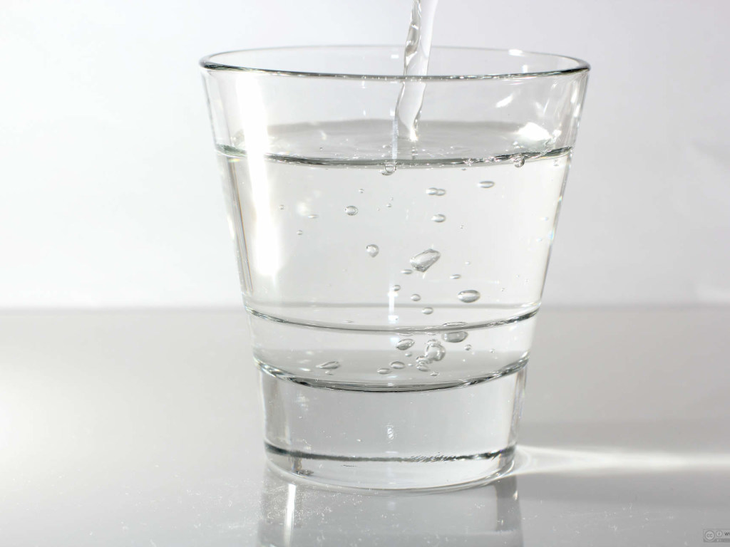 Чистой воды недостаточно: медики рассказали, сколько жидкости нужно человеку в сутки