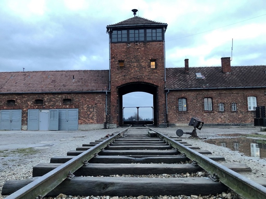 К 75-летию освобождения Освенцима «Интер» снял документальный проект «Аушвиц. Инструкция по НЕприменению»