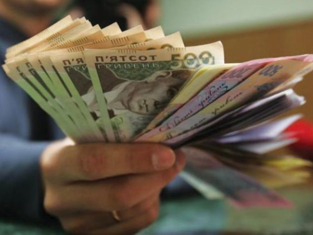 Экономист прокомментировал огромные зарплаты топ-чиновников в Украине