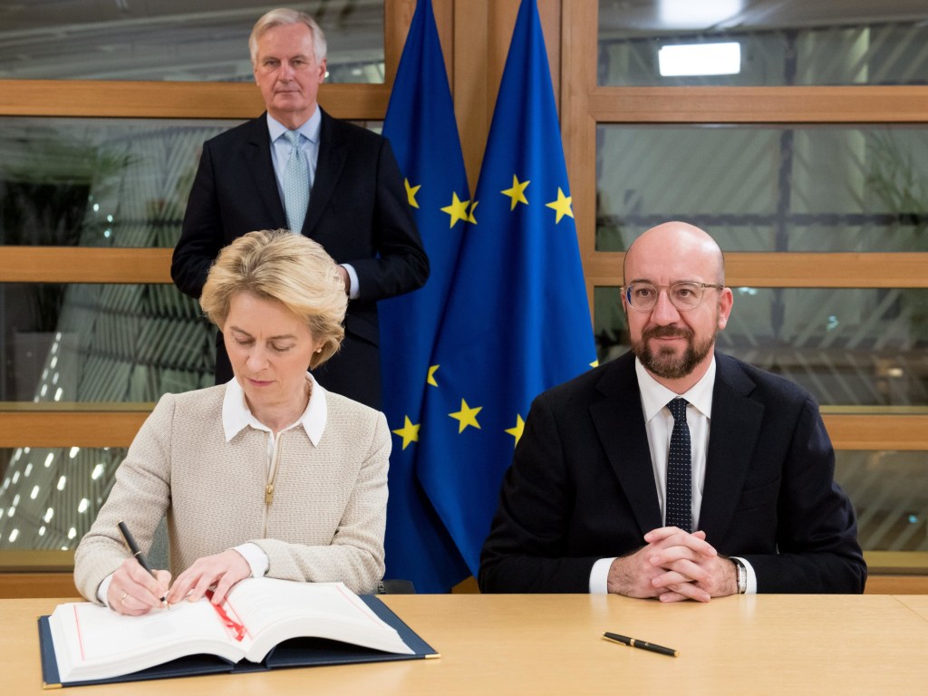 Руководство ЕС подписало документ о выходе Великобритании из Евросоюза
