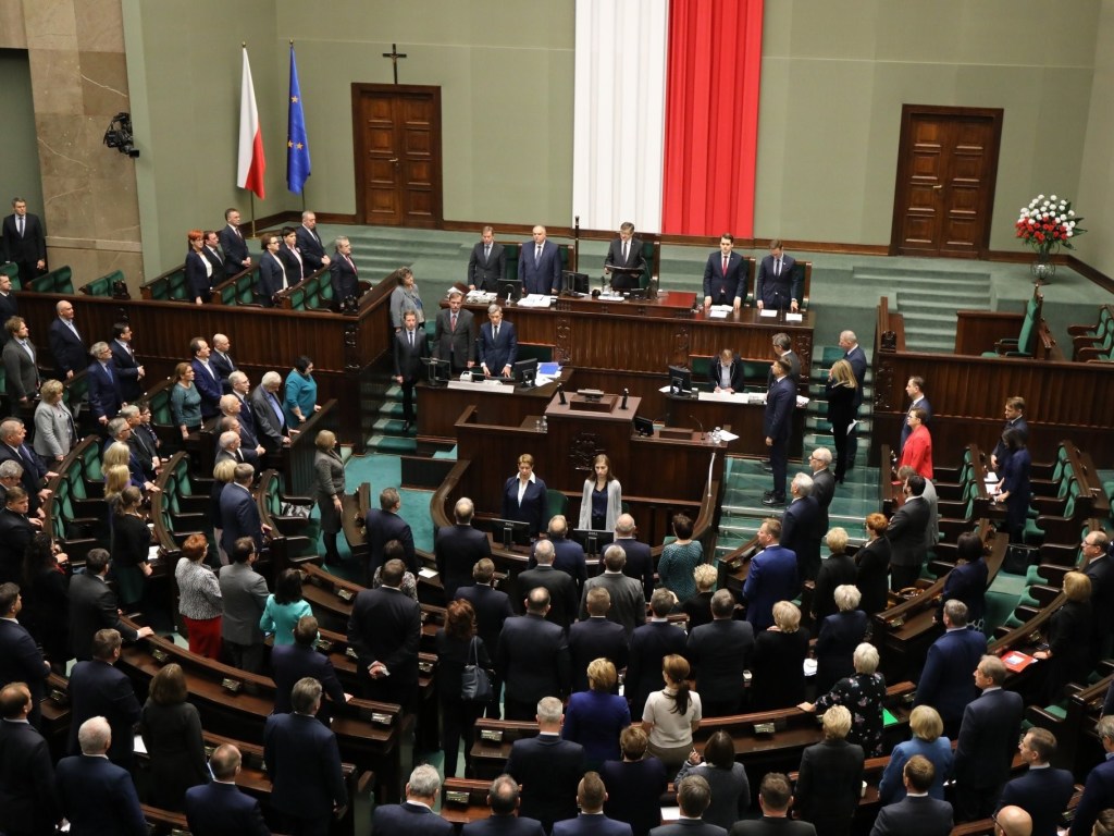 В Польше приняли закон, запрещающий судьям критиковать реформы правительства