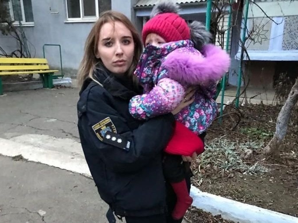 У пьяных родителей на Николаевщине отобрали двухлетнюю девочку (ФОТО, ВИДЕО)