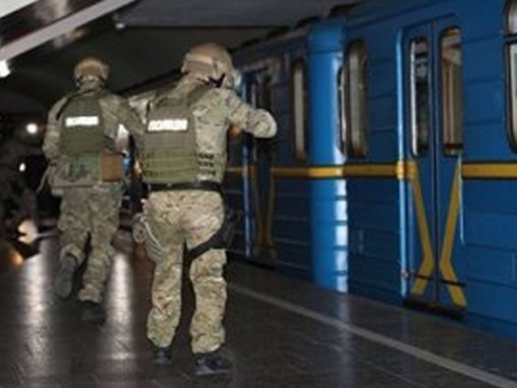 «Заминировали» в пятницу»: в Киеве в час пик закрыли пять центральных станций метро