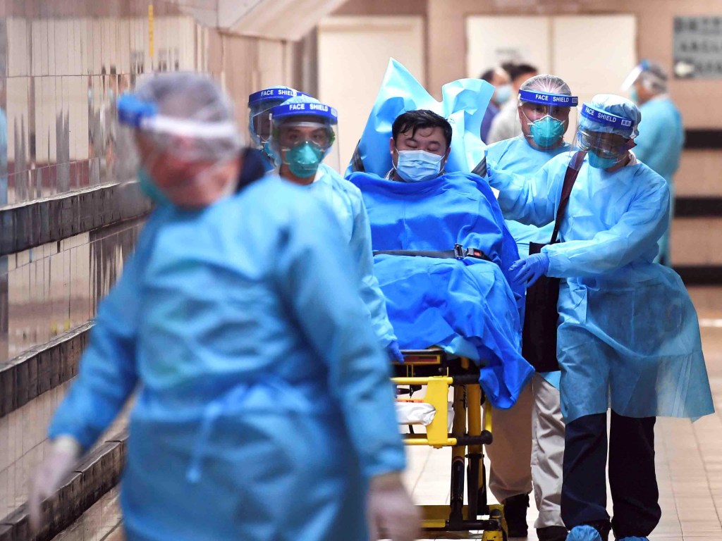 Количество инфицированных в Китае коронавирусом достигло уже 896 человек, из которых 26 умерли и 36 вылечились