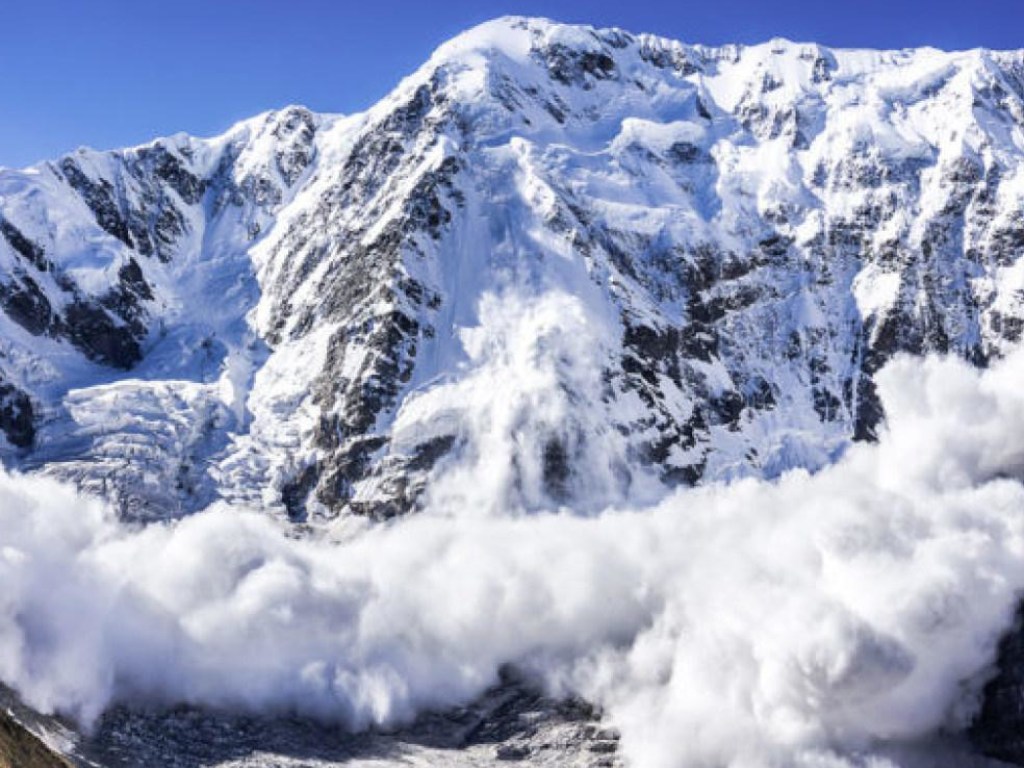 Спасатели предупредили об опасности восхождения на высокогорье Карпат