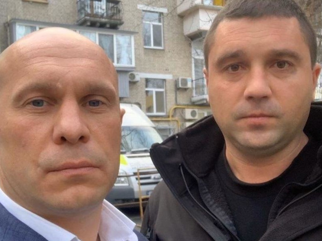 В полтавском баре охранник Кивы угрожал перерезать горло официантке – СМИ (ВИДЕО)