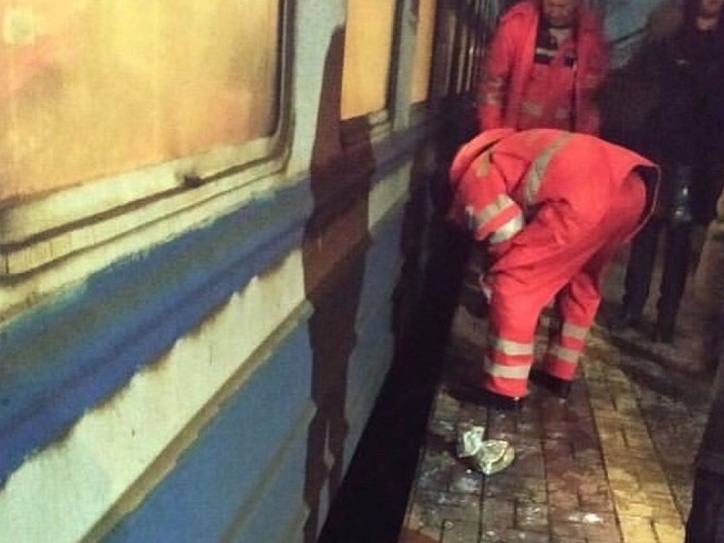 Под Киевом пьяный мужчина бросился под электричку (ФОТО)
