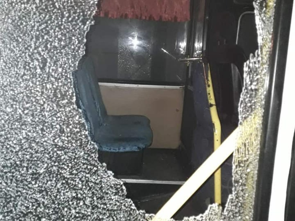 В Никополе обстреляли автобусы с пассажирами (ФОТО)
