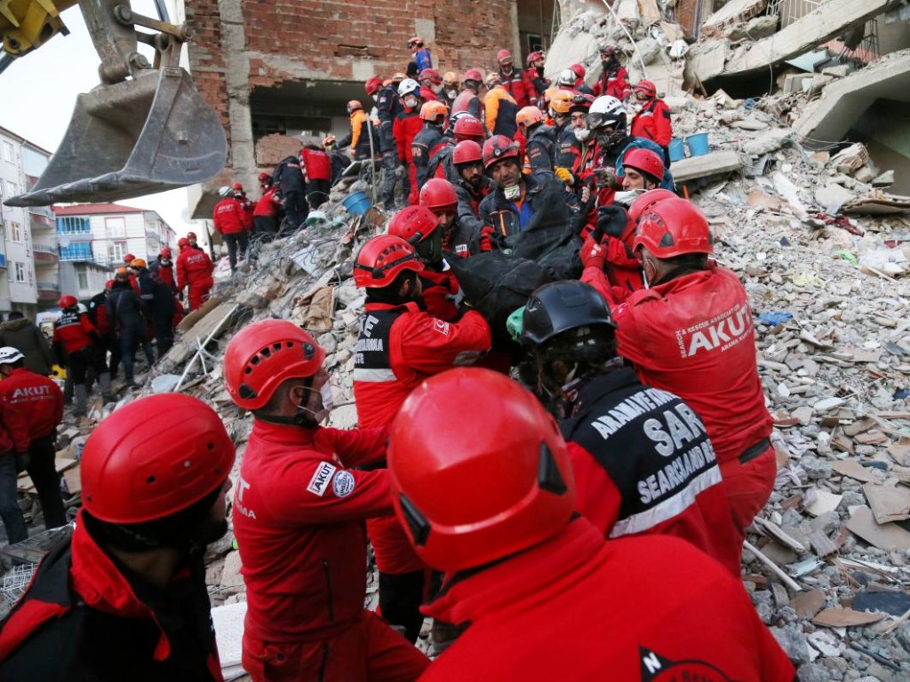 В Турции произошло землетрясение: 594 пострадавших, 38 погибших