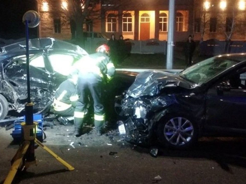 Трое пострадавших: Под Винницей авто Skoda на скорости протаранило Mitsubishi (ФОТО)