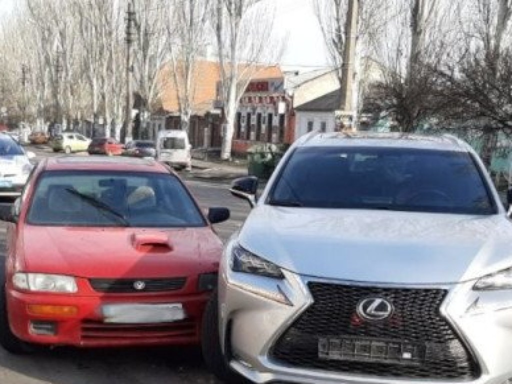 Депутат Рады на Lexus попал в ДТП в Николаеве (ФОТО)