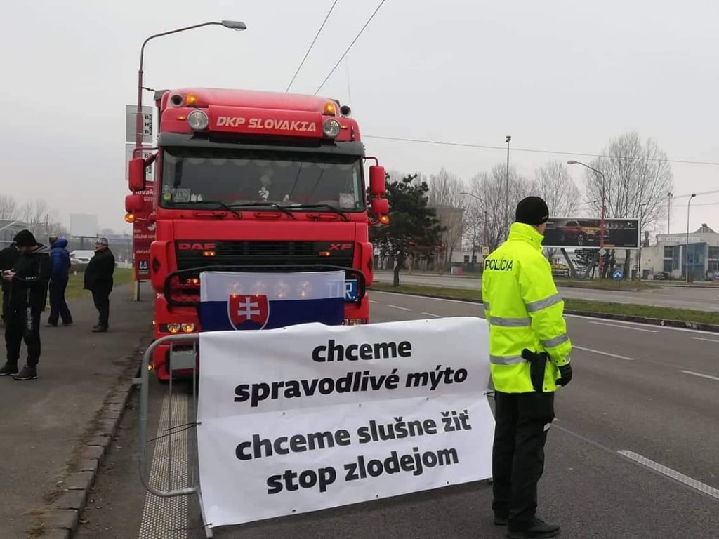 Словацкие автоперевозчики заблокировали границу с Украиной