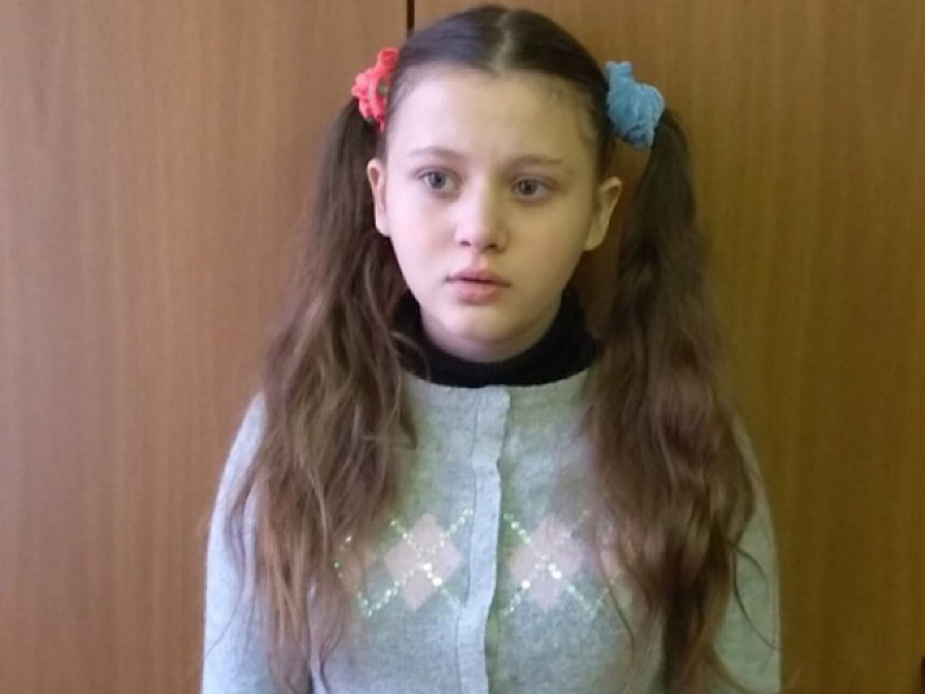 В Киеве разыскивают 15-летнюю девочку с длинными русыми волосами (ФОТО)