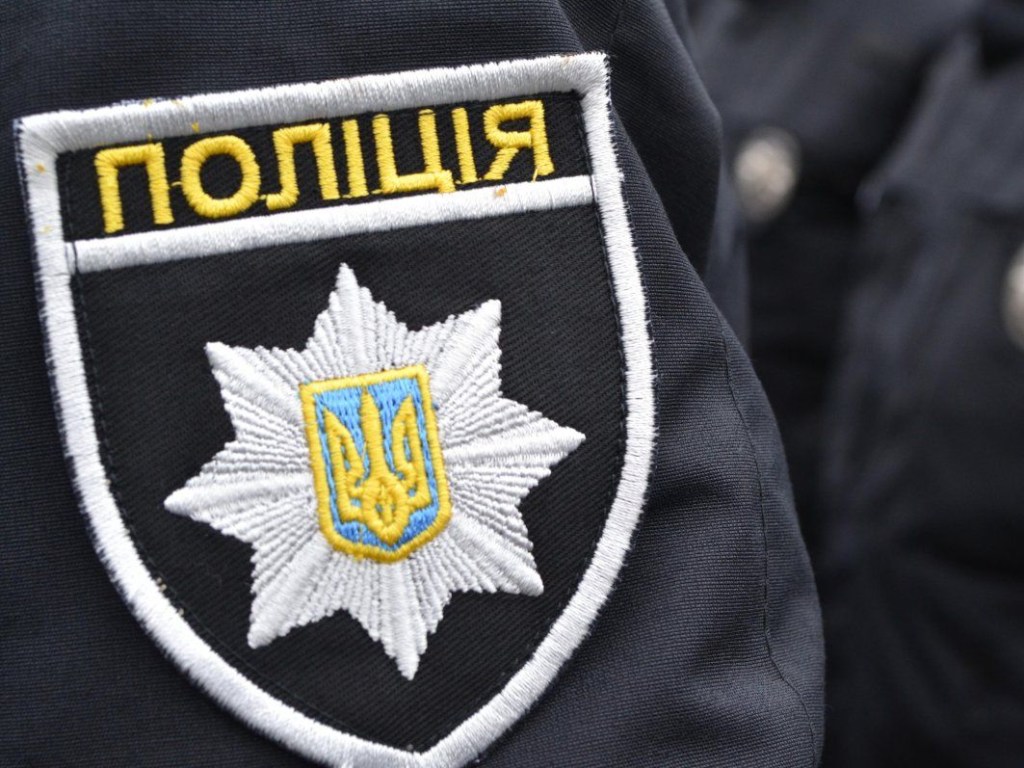 Полицейские сняли двух пьяных подростков с крыши высотки в Киеве (ФОТО)