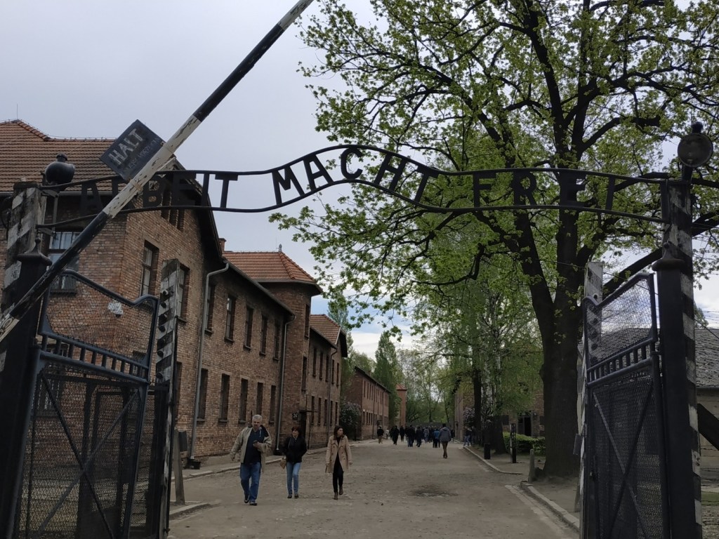 Американское посольство в Дании признало, что Освенцим освободили советские войска, а не американские