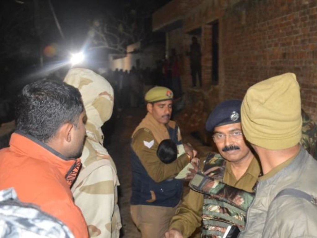 В Индии мужчина взял в заложники 20 детей, приглашенных на день рождения своей дочери, и открыл стрельбу (ФОТО)