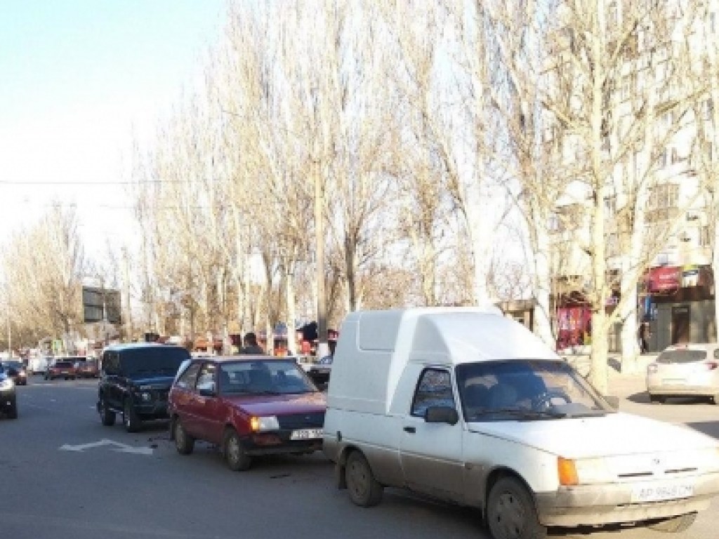 В Мелитополе произошло ДТП-«паровозик» с тремя авто (ФОТО)
