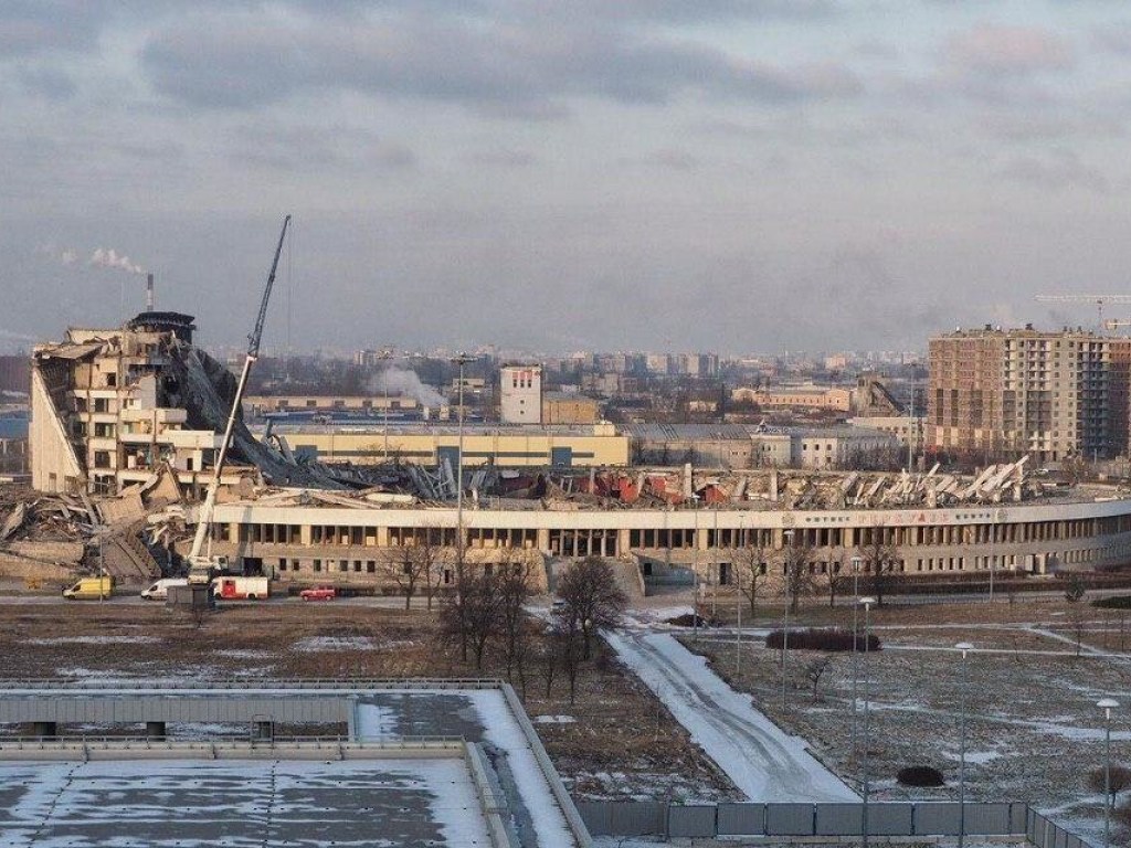 В Санкт-Петербурге рухнула крыша огромного стадиона (ВИДЕО)