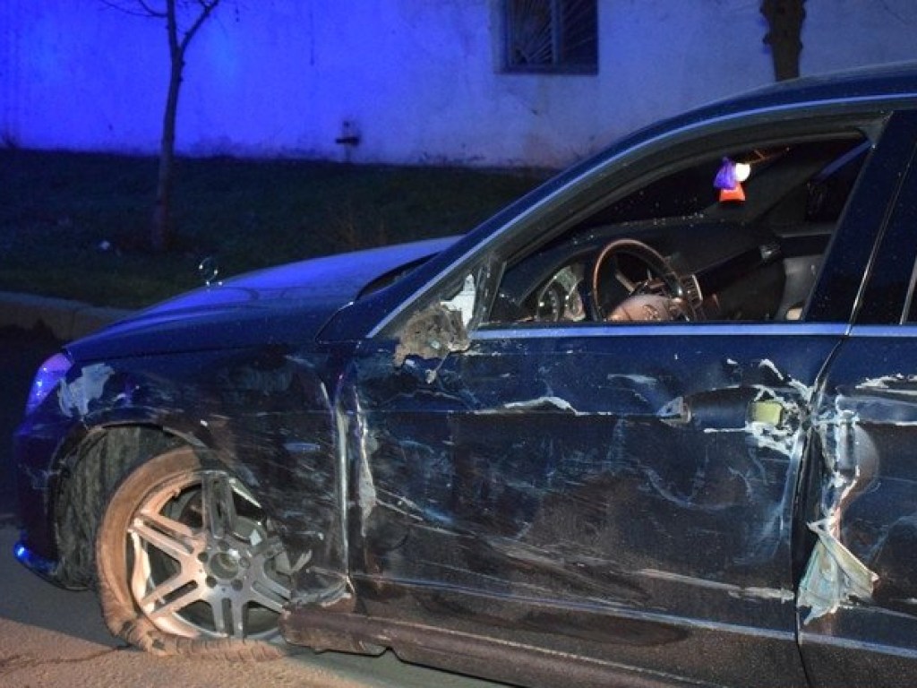 В Николаеве пьяный водитель Mercedes врезался в пассажирский автобус (ФОТО)