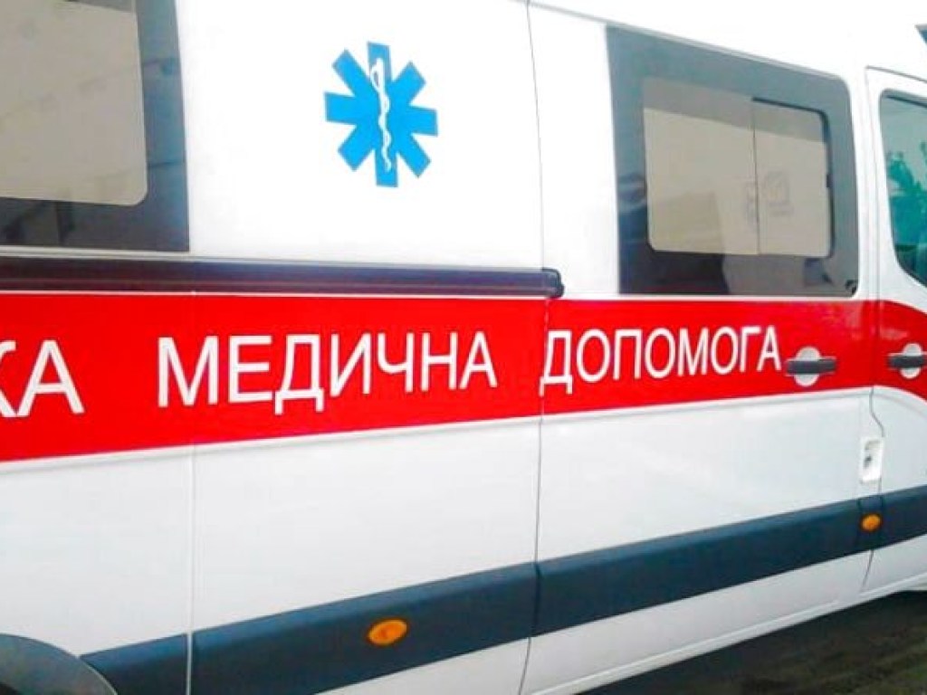 В Киевской области водитель авто сбил на дороге 73-летнюю женщину, отвез в больницу и сбежал