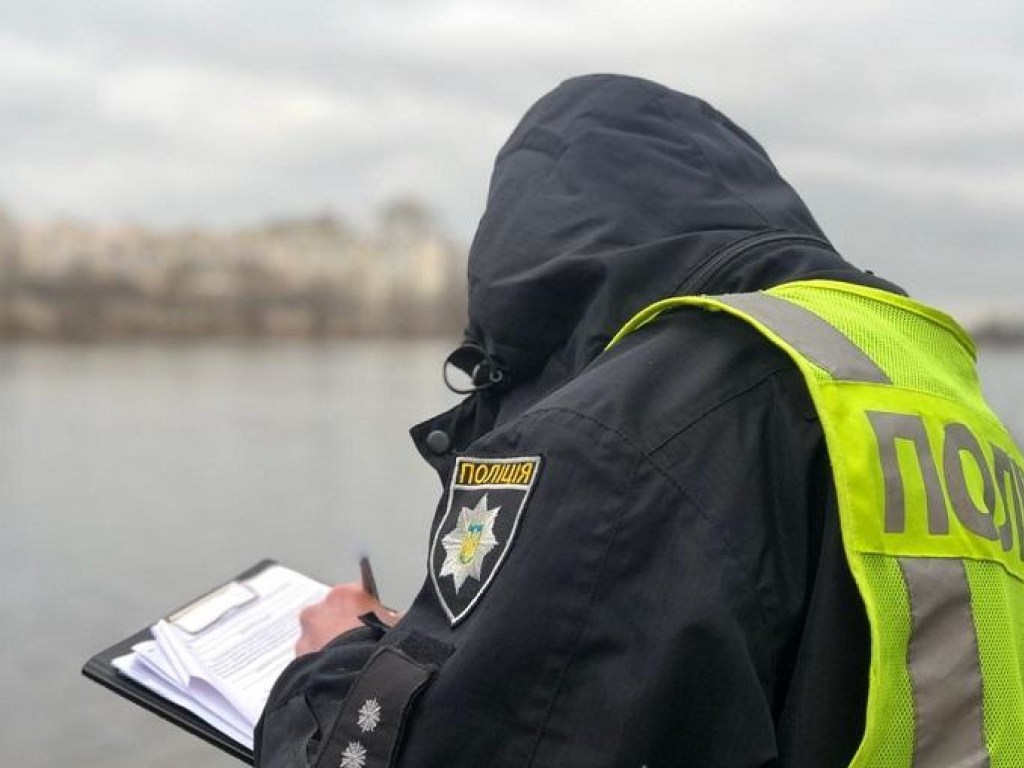 Рыбаки обнаружили в столичном озере голову в пакете: полиция раскрыла подробности