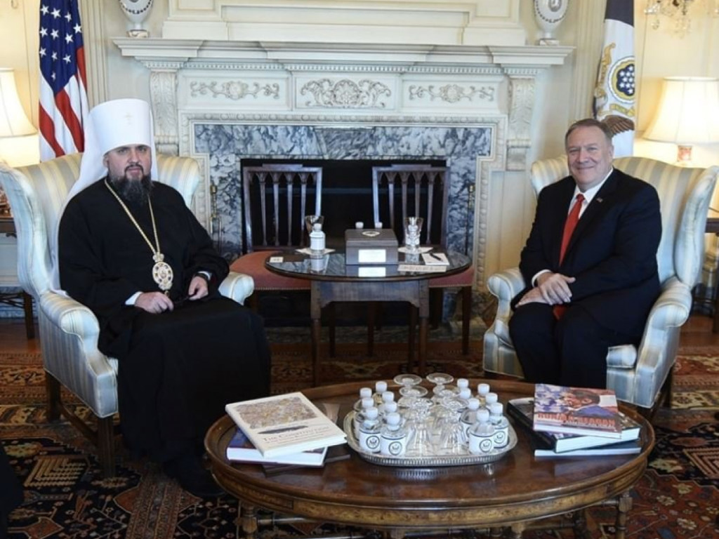 Помпео и Епифаний: США будут продолжать раскалывать мировое православие &#8212; политолог