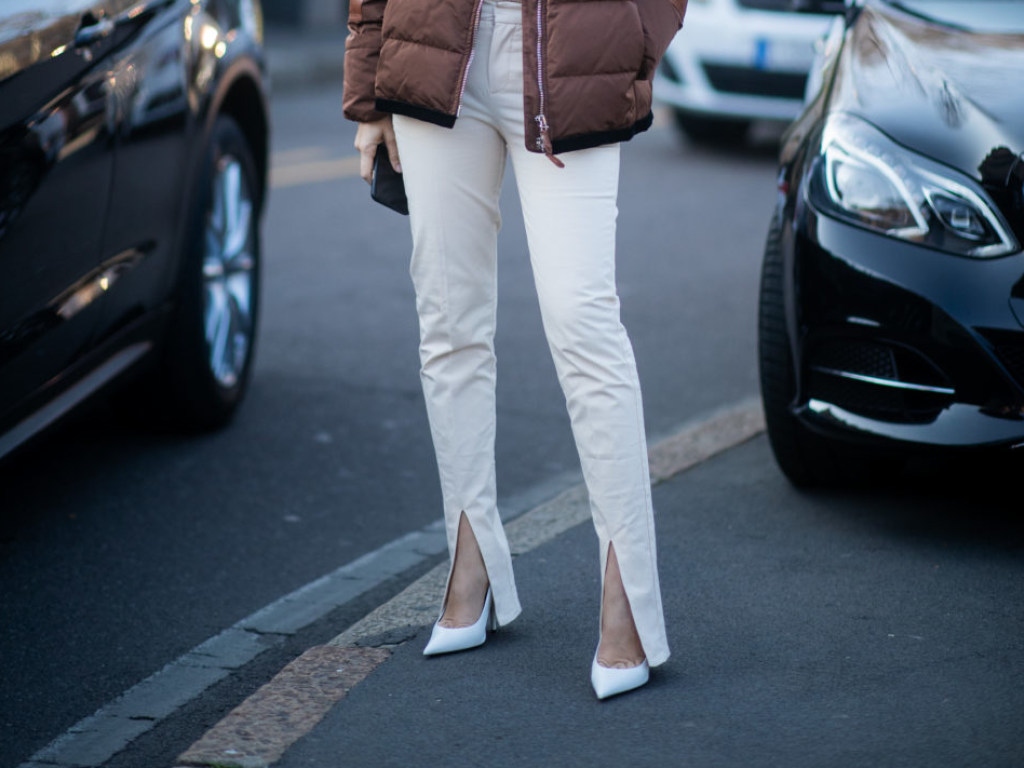 Эти брюки с разрезом удлиняют ноги: названа модная деталь женского гардероба для зимы 2020 (ФОТО)